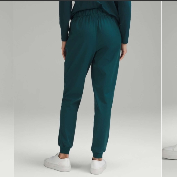 Lululemon Stretch High-Rise Jogger - Picture 9 of 9